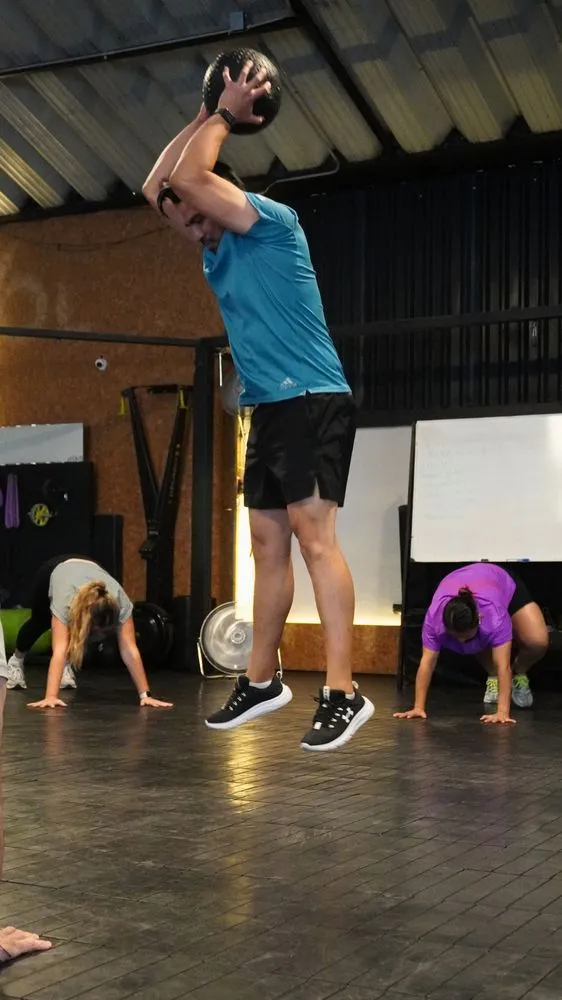 Historia de Rhino: entrenamiento grupal en plena clase funcional