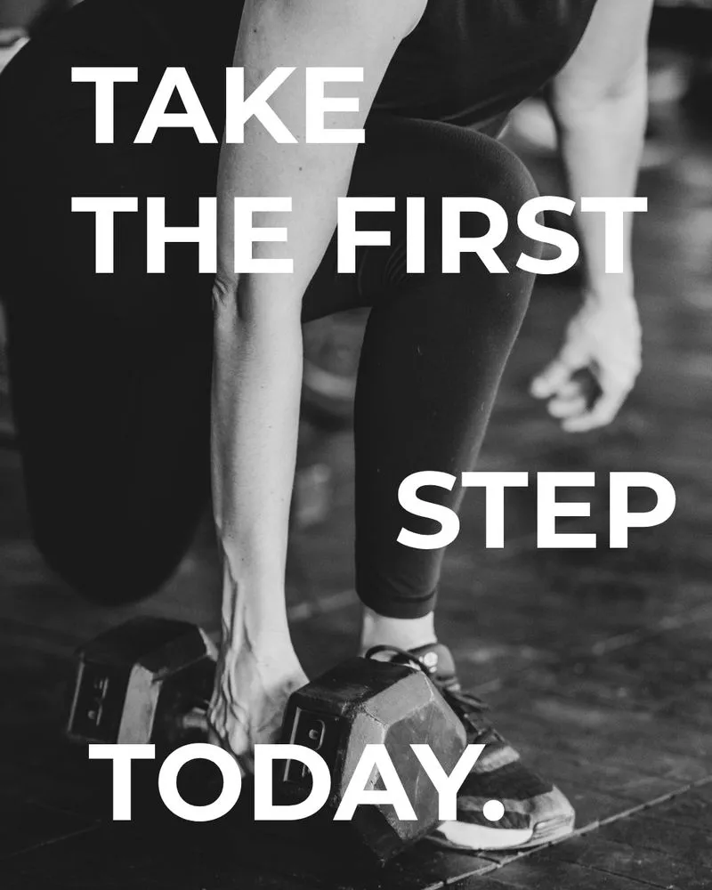 Post de Rhino con la frase Take the first step today sobre unos tenis en el gimnasio